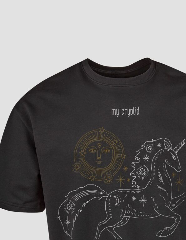 Універсальна oversize футболка з щільної двонитки “Mystic Unicorn” чорного кольору
